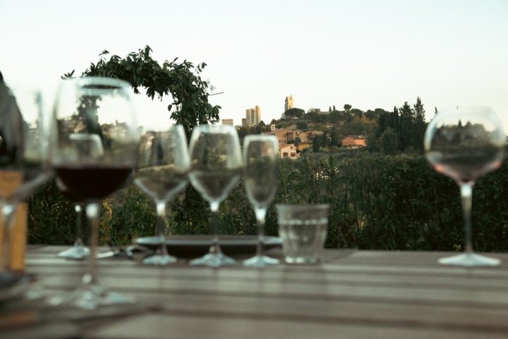 Tuscany wine tasting