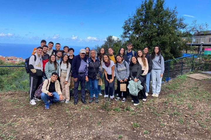 Beekeeping and honey tour in Spain