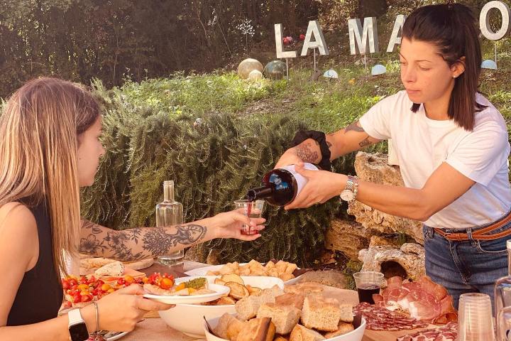 picnic vineyard in tuscania