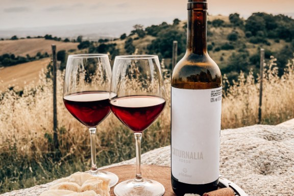 wine tasting in tuscany