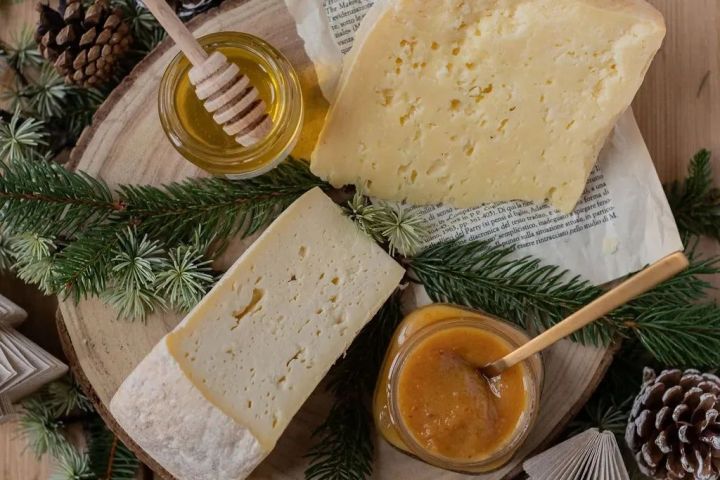 Organic Raw Milk Cheese Tasting