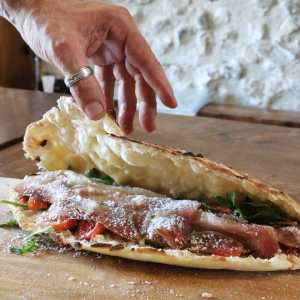 Pizza Masterclass & Wine Tour in the Vineyard Experience