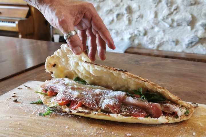 Pizza Masterclass & Wine Tour in the Vineyard Experience