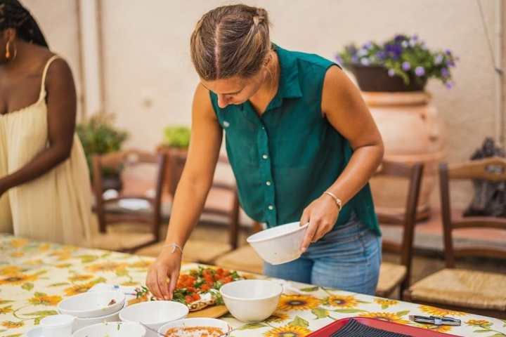 Pizza Masterclass & Wine Tour in the Vineyard Experience