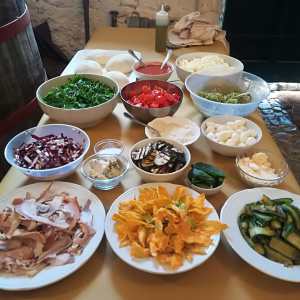 Pizza Masterclass & Wine Tour in the Vineyard Experience