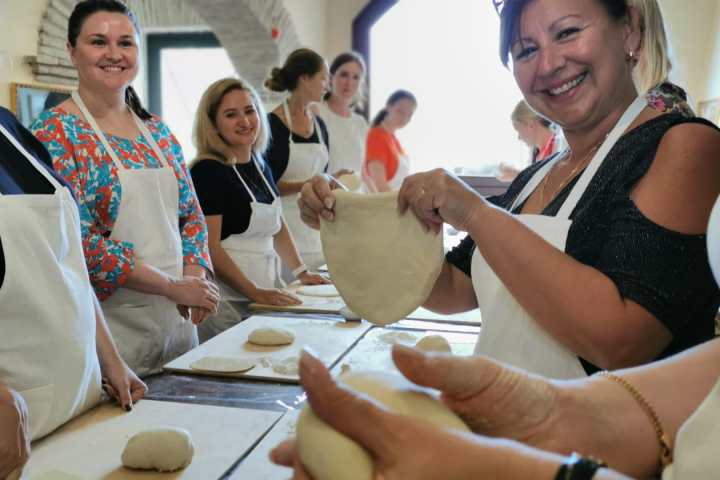 Pizza Masterclass & Wine Tour in the Vineyard Experience