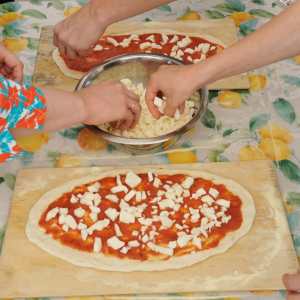 Pizza Masterclass & Wine Tour in the Vineyard Experience