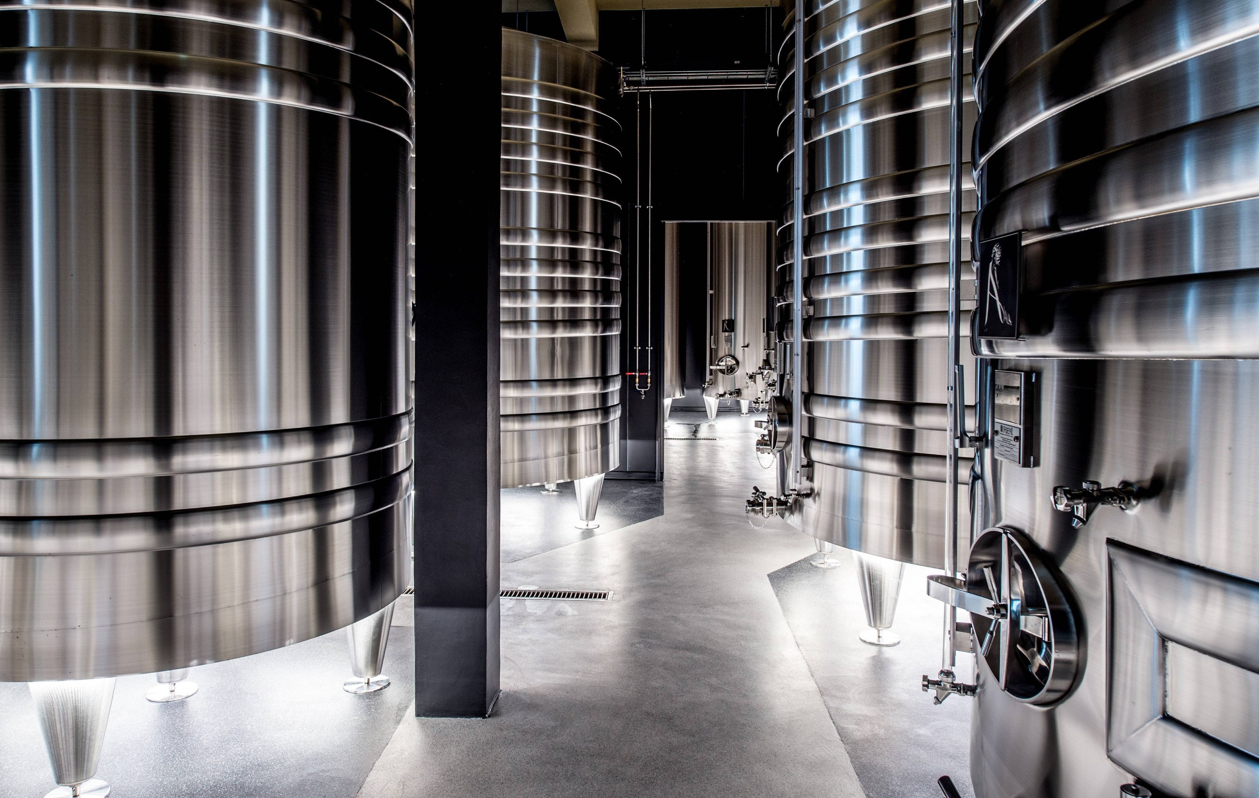 Champagne Introduction Tour France - Cuverie Scaled 1 