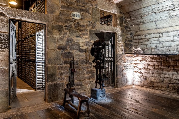 Elciego Winery Tour & Guided Tasting Experience