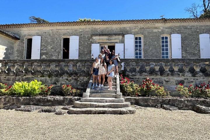 Bordeaux Domaine Tour & Wine Tasting Experience