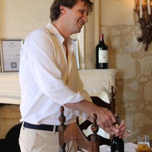 Bordeaux Domaine Tour & Wine Tasting Experience