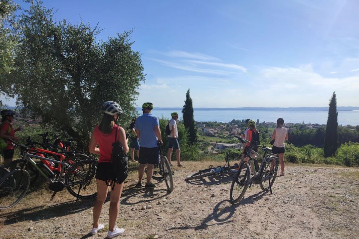 Lazise E-Bike Tour and Wine Tasting