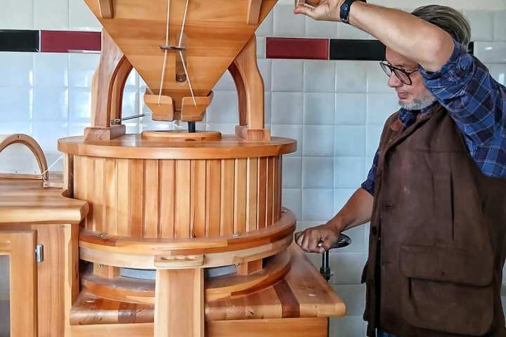 Seasonal farm snacks served before a Tuscan cooking experience