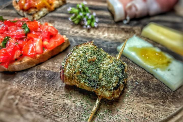 Ancient grains cooking class in Tuscany with fresh pasta making