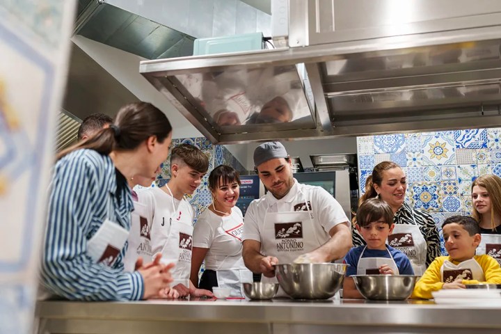 Small group cooking class in Sorrento countryside farmhouse kitchen