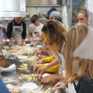 Authentic Italian cooking class in Sorrento on a family farm