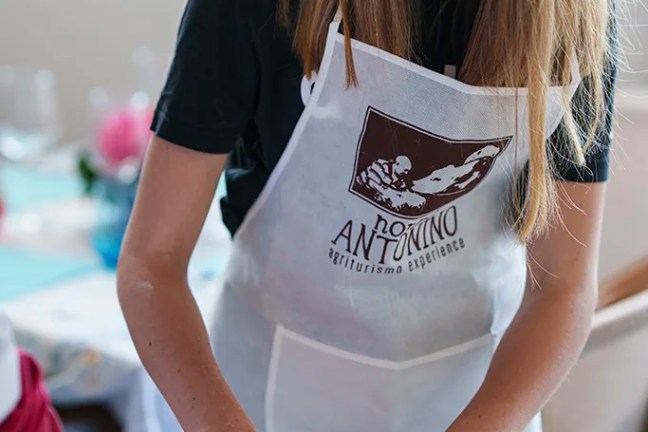 Authentic pizza class in Sorrento on a family farm