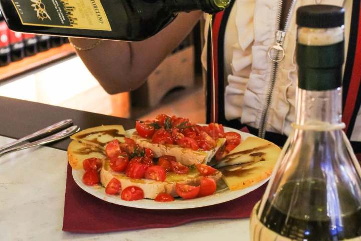 Tuscan Wine & Olive Oil Tasting in San Gimignano